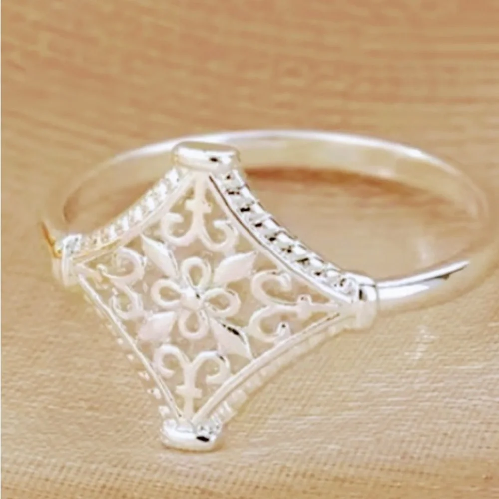 NEW 14k White Gold Plated Cut Out Filigree‎ Hollow Flower Ring, Size 7